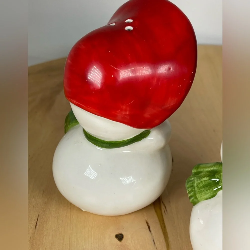 Lefton Vintage RARE/HTF snowman‎ and woman salt & pepper shaker pair MCM ceramic